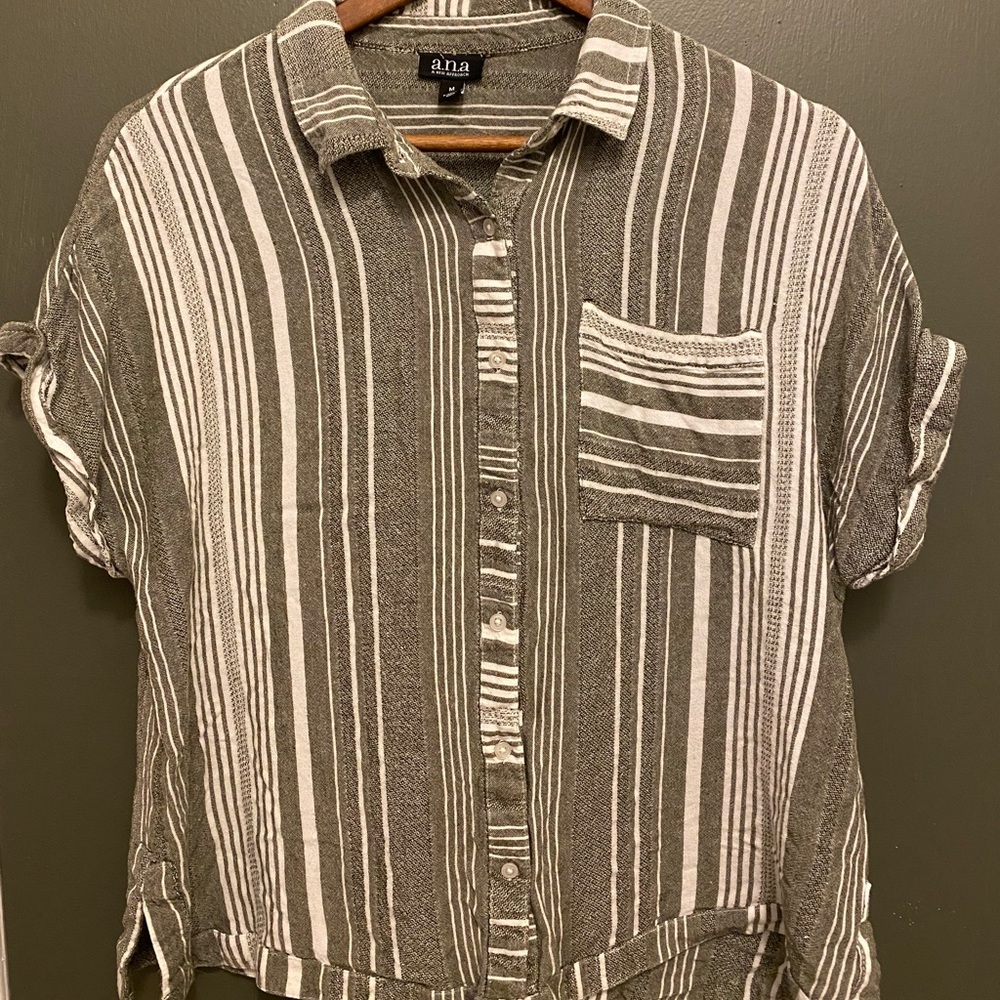 a.n.a. Taupe and Grey Striped Button Front Collard Tee Sz M